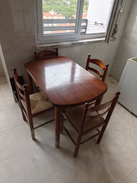 Mesa Jantar Extensível + 4 Cadeiras