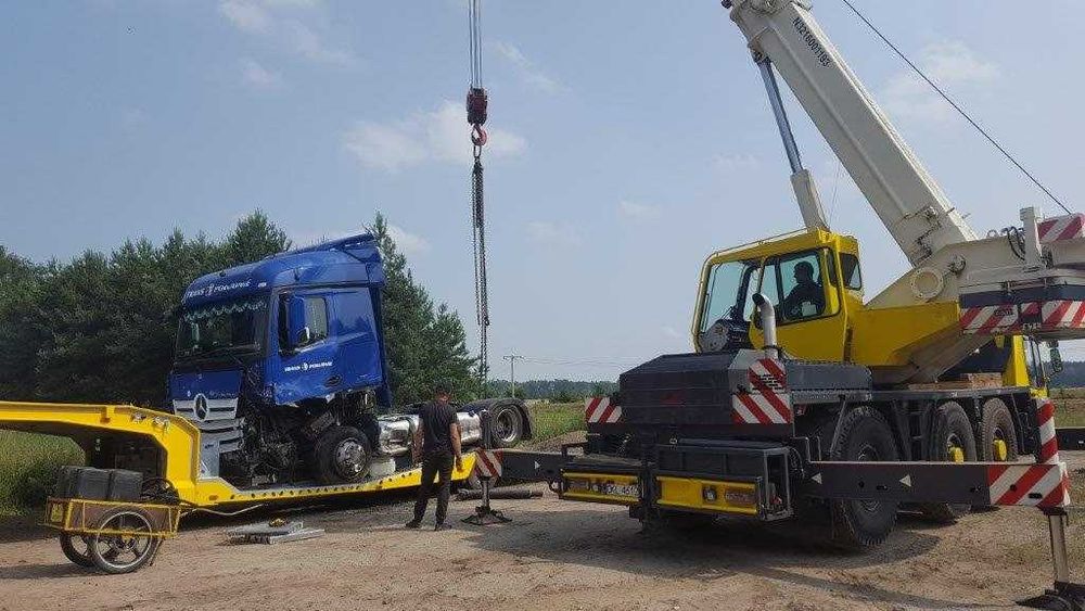 Naczepa nisko podwozie laweta  wynajem Transport Usługi Holowanie 24H