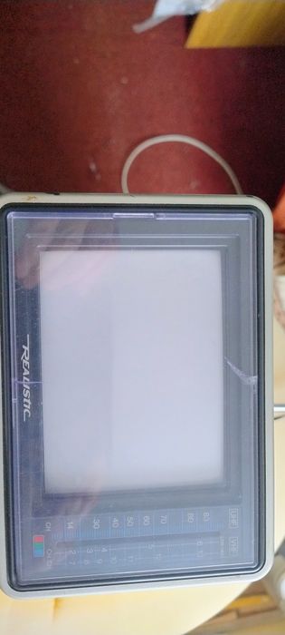 Retro telewizor z lat 80