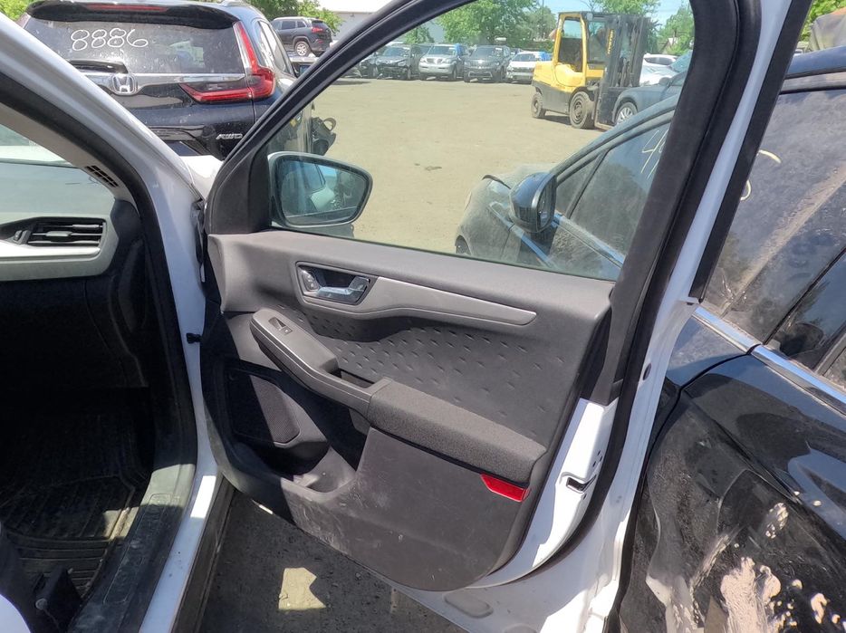 В разборе Ford Escape форд ескейп 20-23 1.5