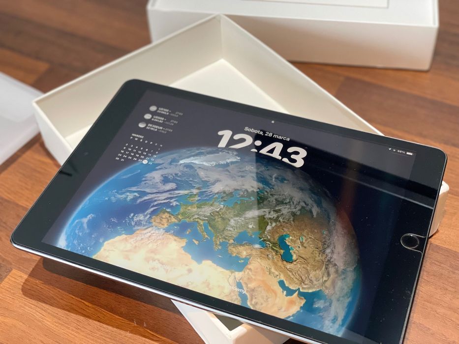 iPad (9 gen) jak nowy + etui + pudełko + szkło hartowane