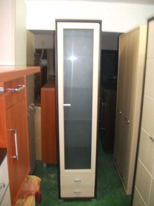 witrynka z szufladami