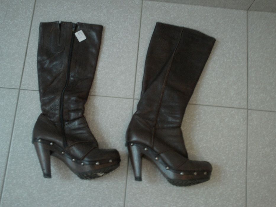 Botas practicamente novas