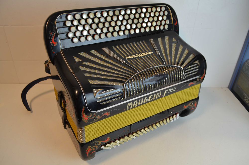 Acordeao maugein freres 4 voz. N 404