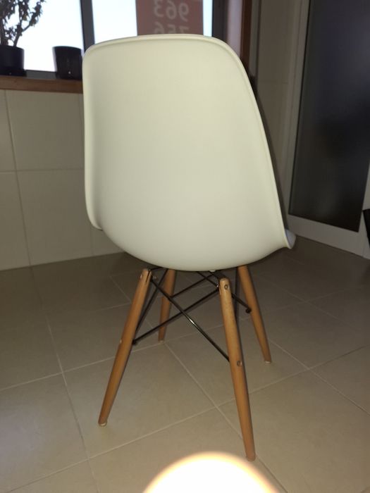 Cadeira branca como nova