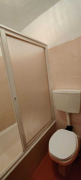 Casa em quinta rural c 4 quartos, sala com lareira e clichenete, quarto com AC, equipada tudo eléctrico, local de muito sossego e bons ares