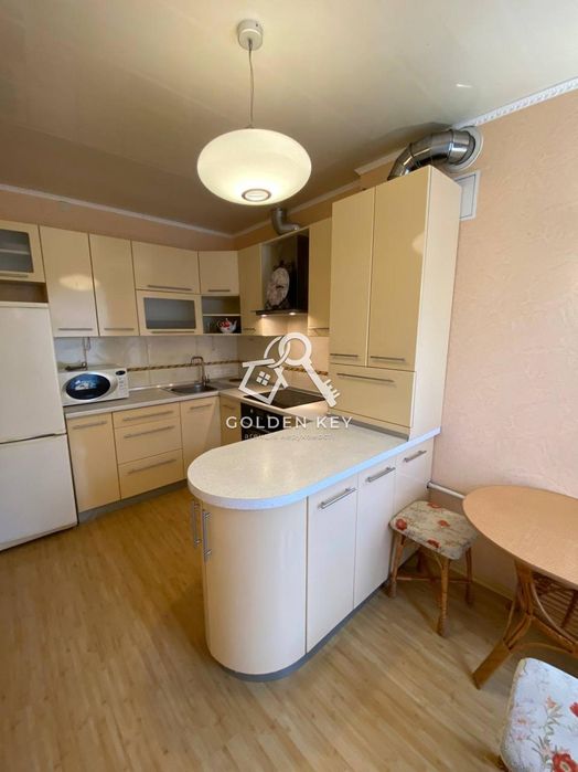 Оренда трикімнатної квартири по вулиці Степана Тільги !