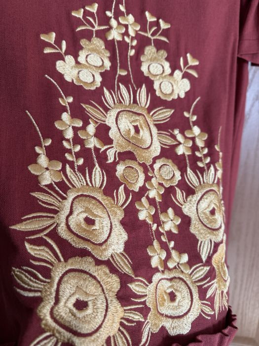 Ллянє вишите плаття