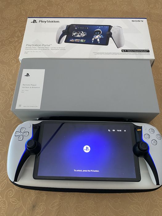 Playstation Portal com caixa e bolsa