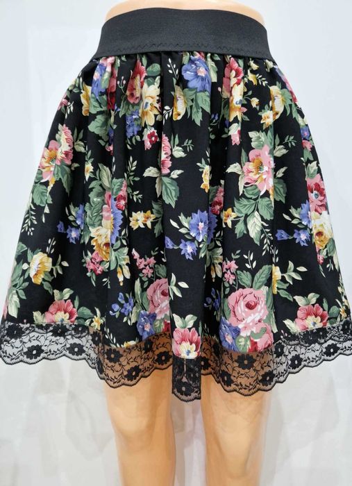 Spódnica dziewczęca czarna w pastelowe kwiaty 146