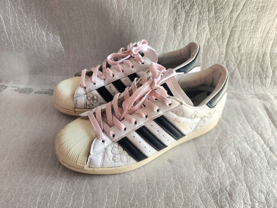 Оригінальні лімітовані кросівки Adidas Superstar Hanami "Cloud White".Натуральна шкіра.
