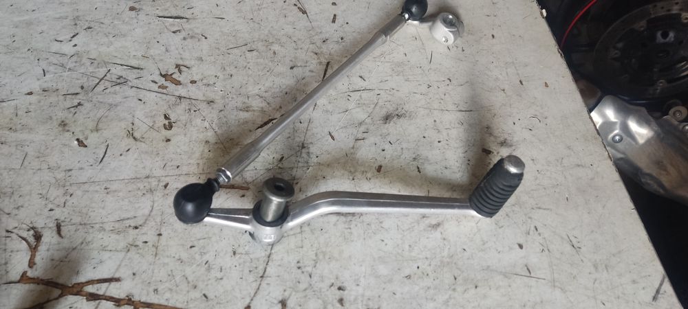 Yamaha R1 rn22 dźwignia zmiany biegów