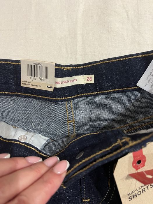 Джинсові шорти Levi’s оригінал р 26 тягнуться