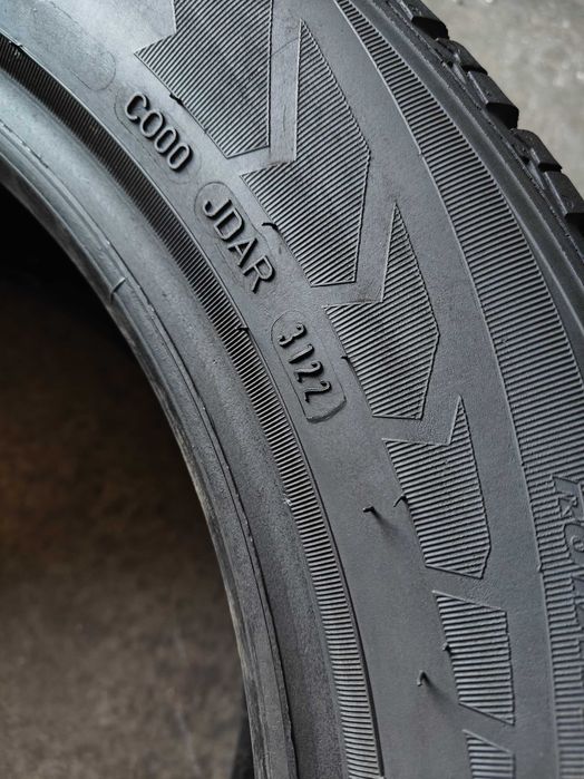 2шт R17 225 55 шини зимові 22р GoodYear Ultragrip8 гарний стан