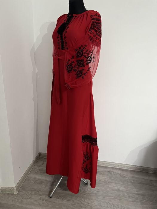 Стильне Вишите Плаття