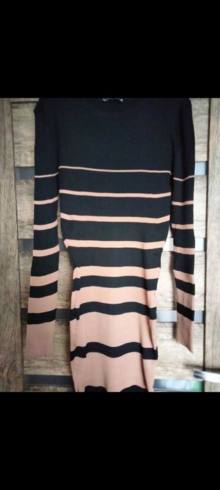 Piękna sukienka paski