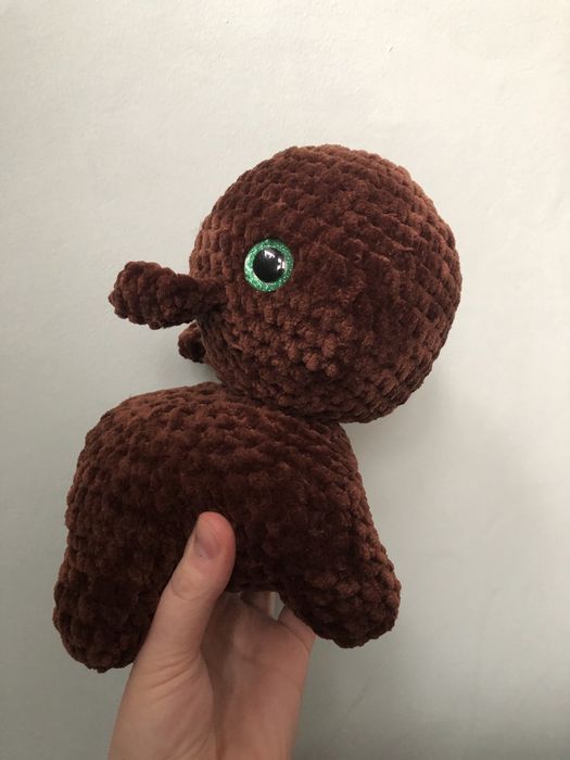 Pluszowa kapibara na szydełku - ciemnobrązowa