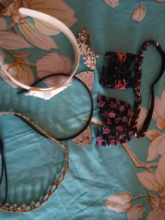 Прикраси для волосся