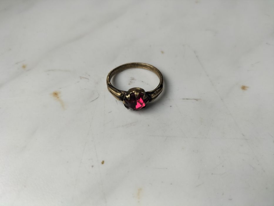 Stary mały pierścionek