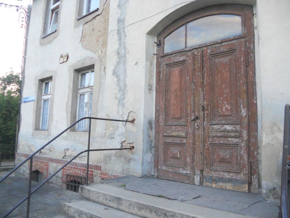 Renowacja drzwi, mebli bram i schodów