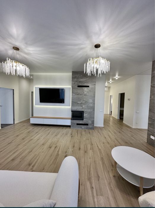 Одноповерховий будинок, новий дизайнерський ремонтом, закрите містечко