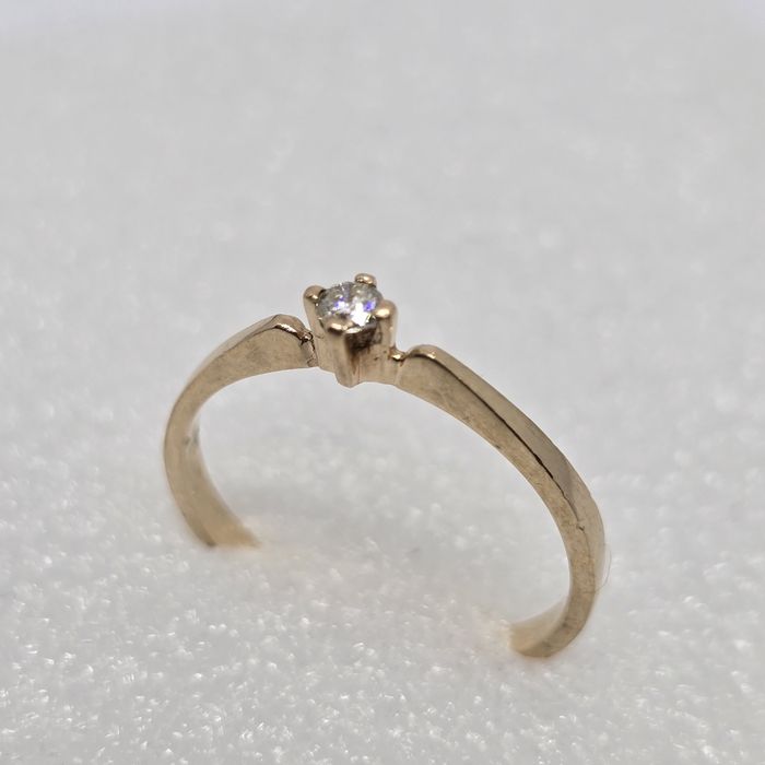 Каблучка з натуральним діамантом