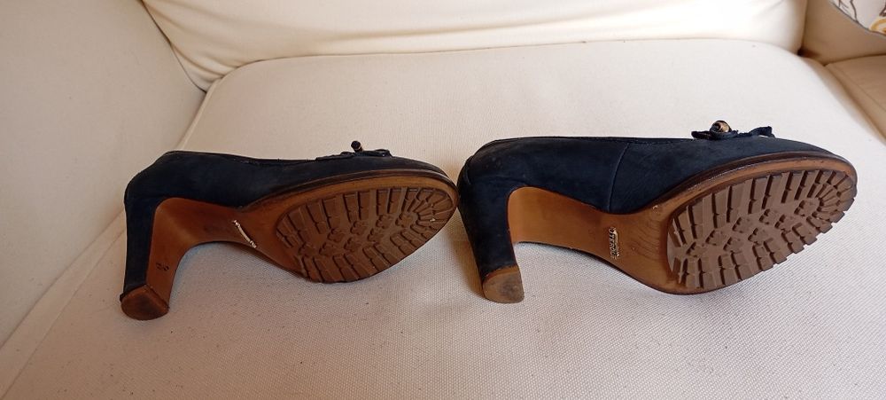 Sapatos de salto alto camurça Uterque azul escuro