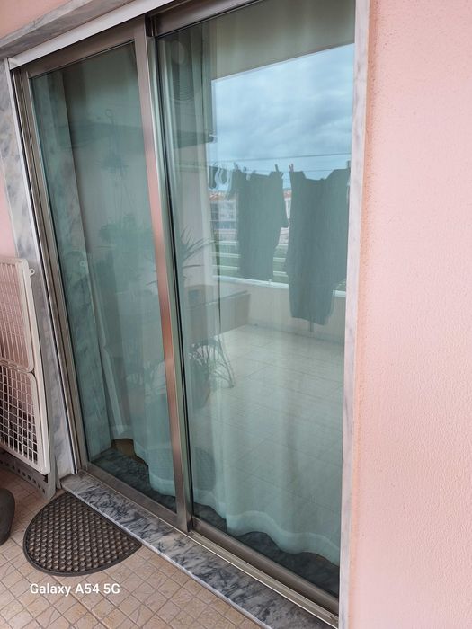 Janela e portas em aluminio, incluindo caixilharia (excelente estado)