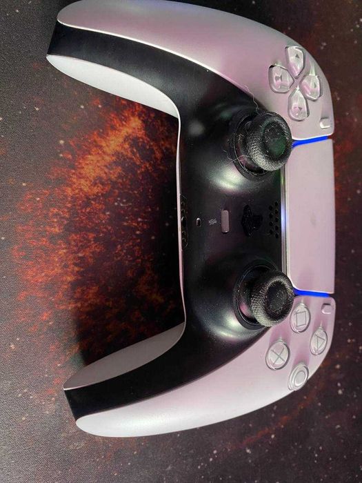 Геймпады Sony DualSense (PS5) и DualShock 4