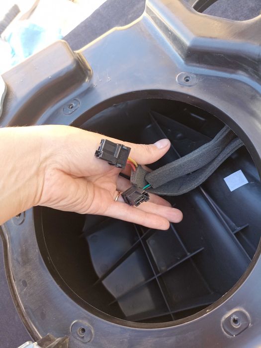 Сабвуфер JBL Toyota sequoia