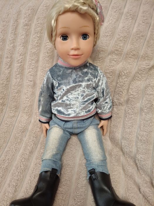 Інтерактивна говоряща лялька