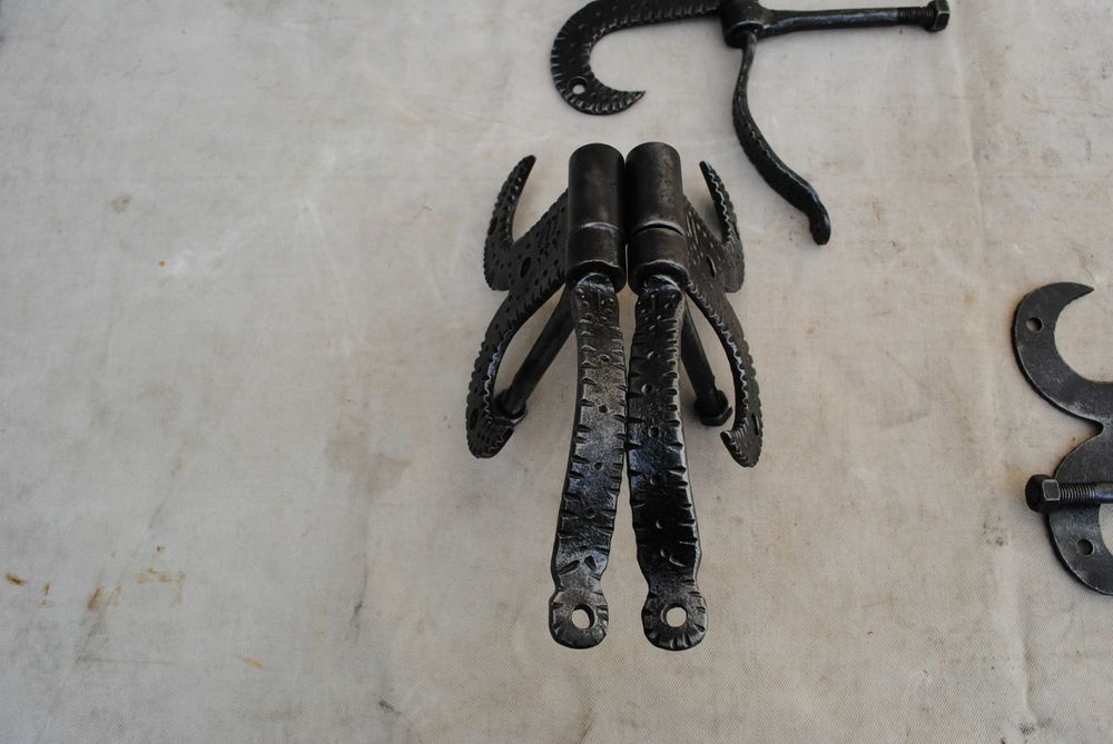 Zawiasy kute ręcznie do okiennic drzwi wędzarni piwnic furtek  mebli