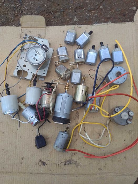 Мікроелектродвигуни DC з магнітофонів принтерів сервоприводів і т.п.