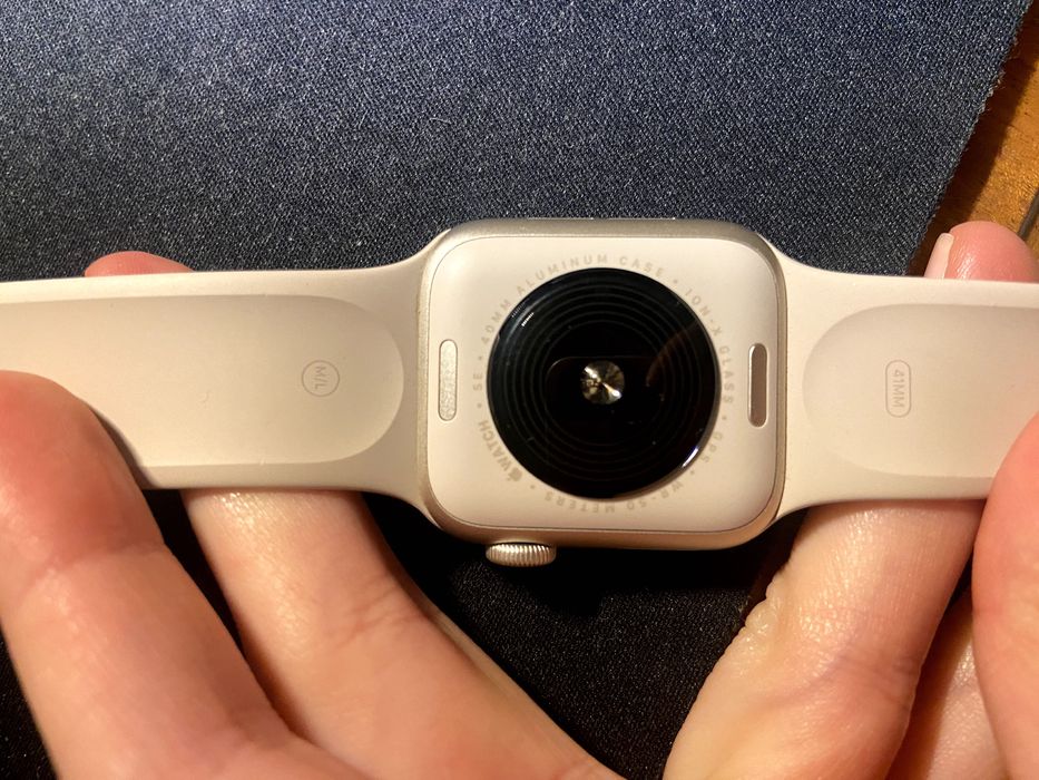 Apple Watch SE biały