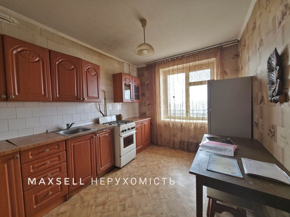 Продам 4-кімнатну квартиру в цегляному будинку