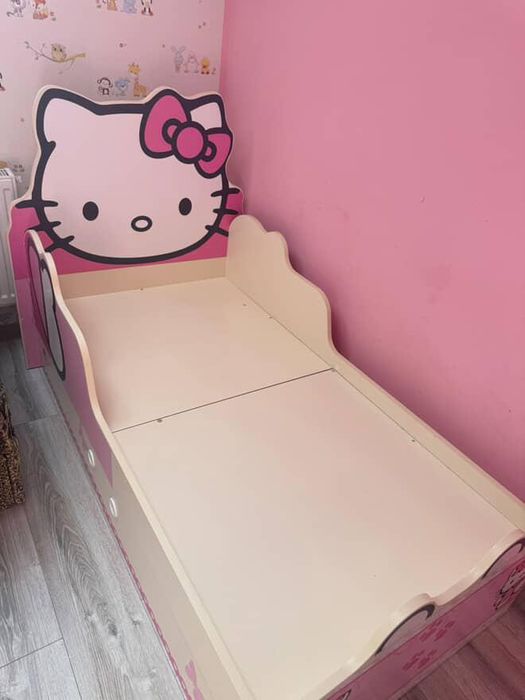 Ліжко дитяче в спальню