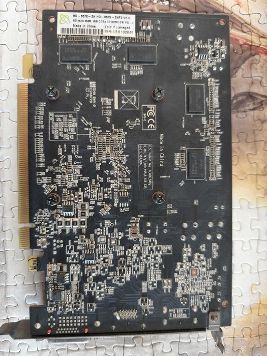 Placa Gráfica AMD XFX Radeon HD 5570 1GB
