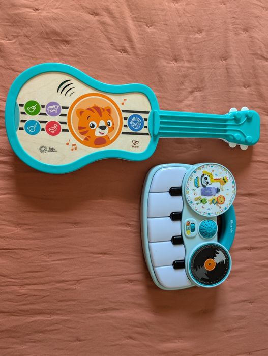 Sprzedam zabawkową gitarę i pianino