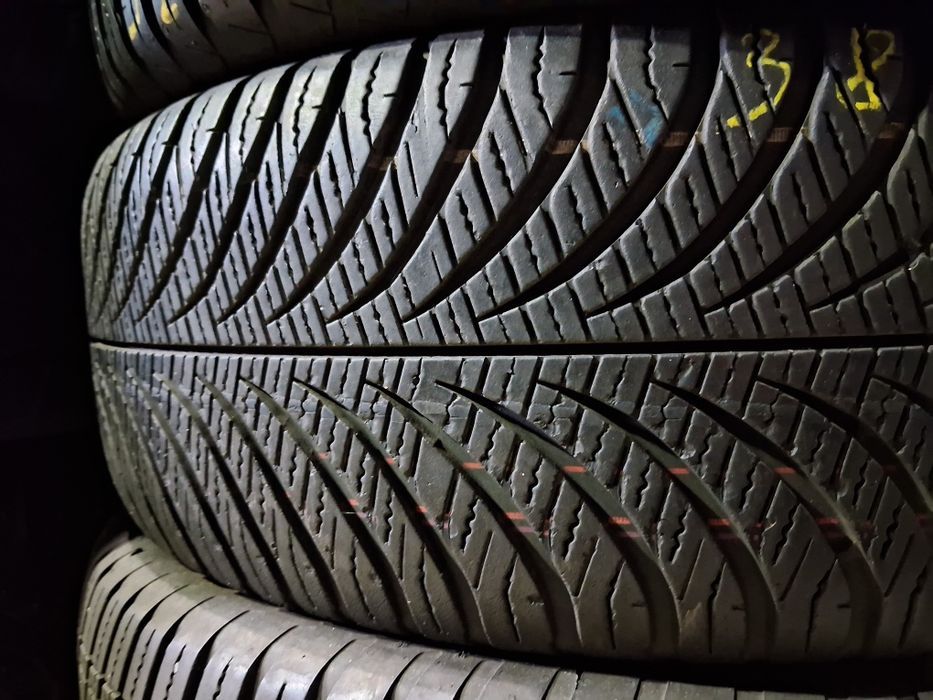 Шини б/у всесезонные 215/60-16 Goodyaer 4 seasons 2gen