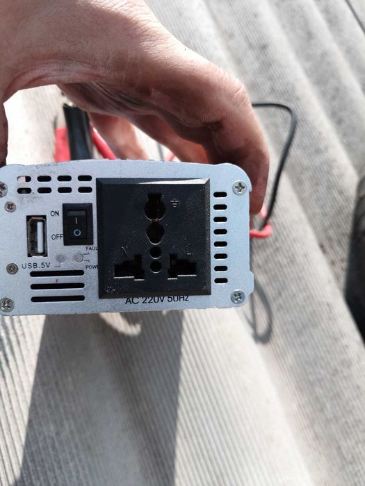 Инвертор напряжени яс 12 на 220 вольт 600 ватт ONS