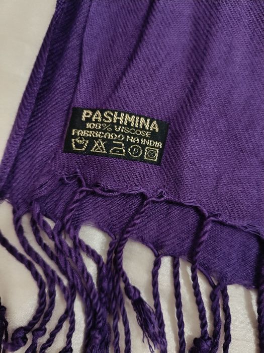 Echarpe ou cachecol roxo como novo