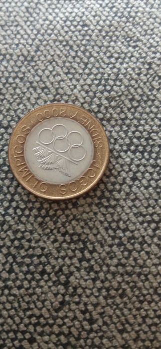 Moedas 200 escudos de vários anos e edições