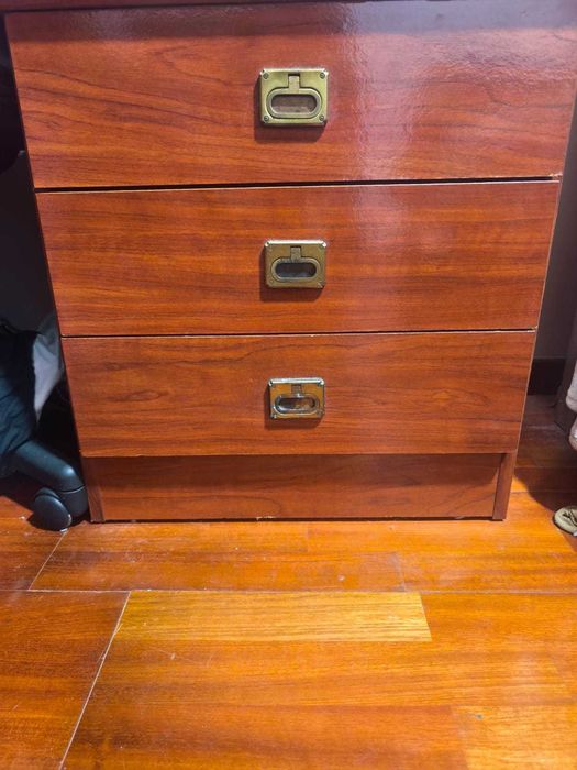 Mesa cabeceira/móvel