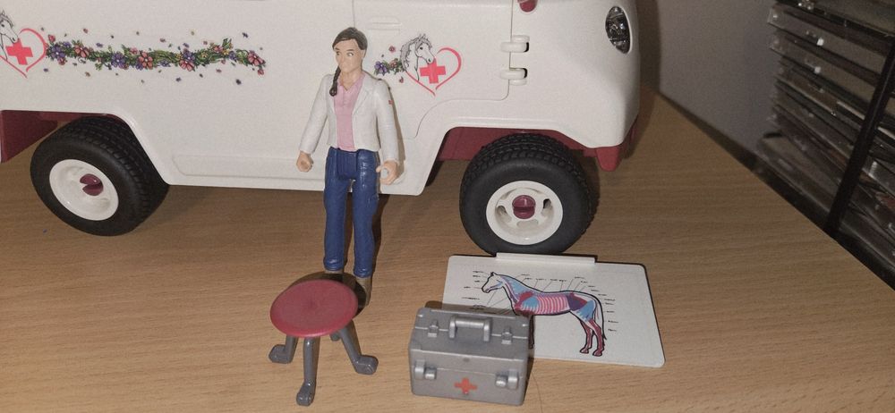 Schleich pojazdy Pick-up + Mobilna lecznica