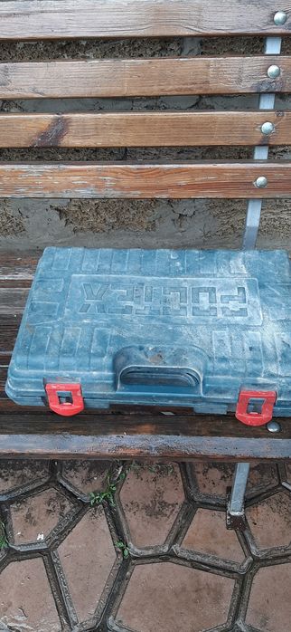 Шурупокрут перфератор в кейсі та перфератор без кейса