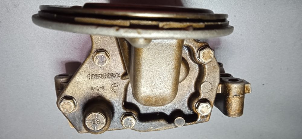 Масляний насос Citroen C4Peugeot 307 1.4 16V 2001-2008 9653914880 б.у.