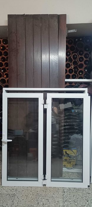 Janelas e porta janelas vitragem dupla com portadas