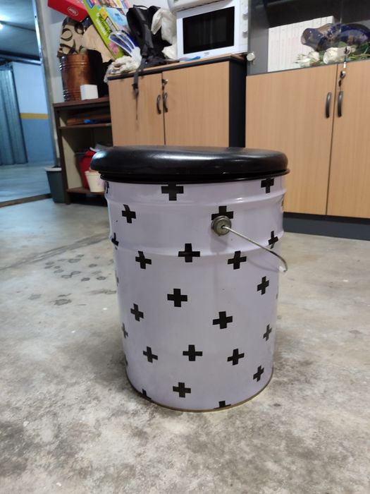 Banco com tampa para arrumação