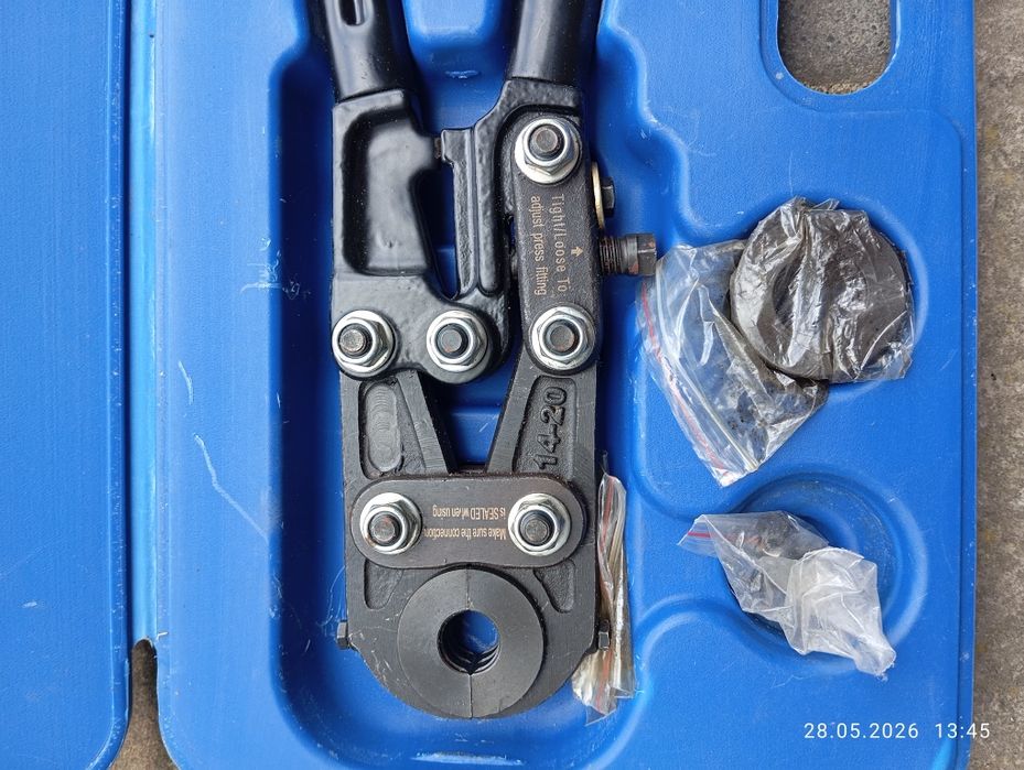 Zaciskarka prasa do rur PEX Uponor