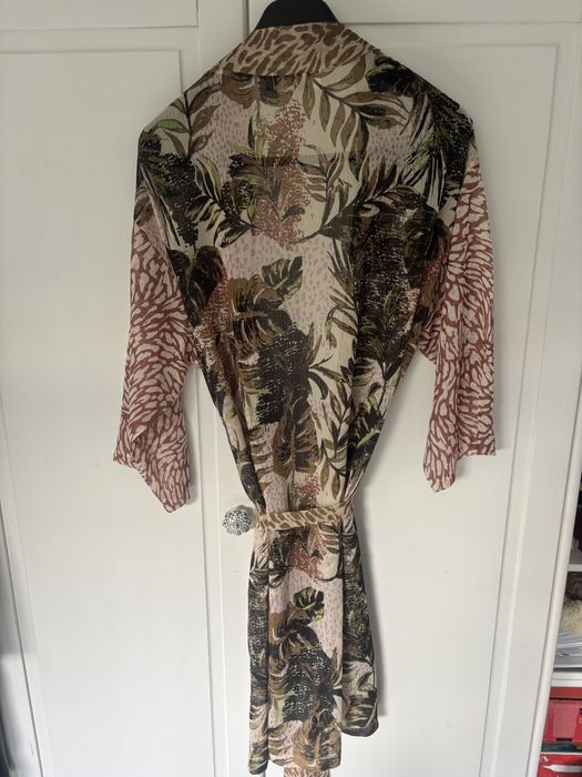 Cream kimono z paskiem w kolorach ziemi narzutka pareo na plaze